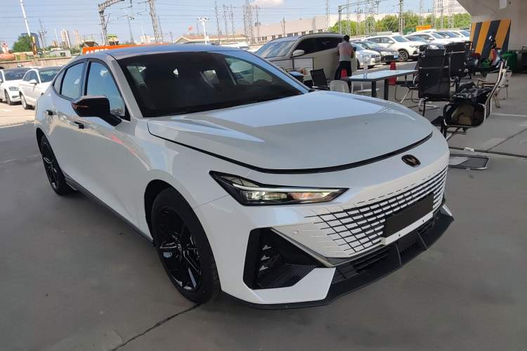 Used Changan UNI-V 2024 1.5T High-Energy Version
