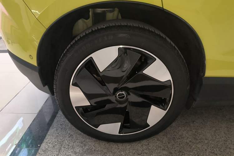 Used Volvo EX30 2025 Rear-Drive Long-Range Version Ultra