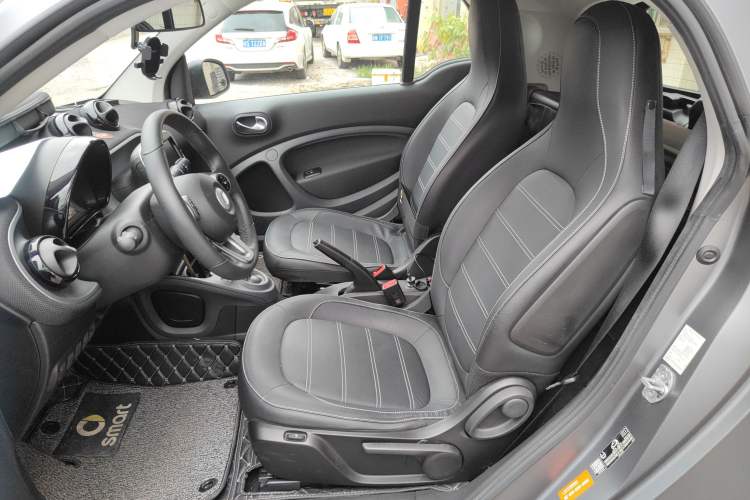 Used  fortwo 2018 0.9T 66kW Hardtop Pioneer Edition China V Emission Standard
