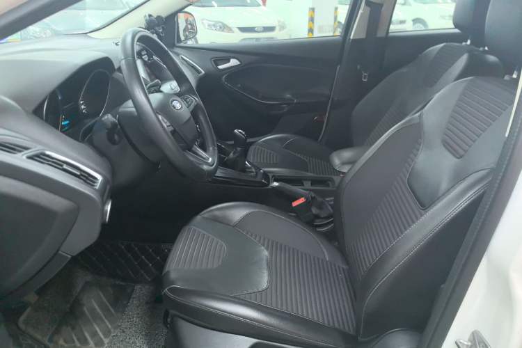 Used Ford Focus 2017 Hatchback 1.6L Manual Fashion Edition SmartDrive Version
