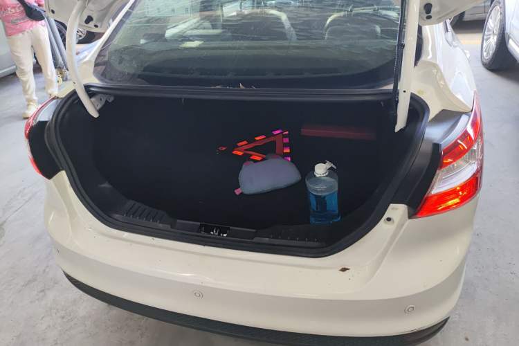 Used Ford Focus 2012 Sedan 1.6L Automatic Fashion Edition