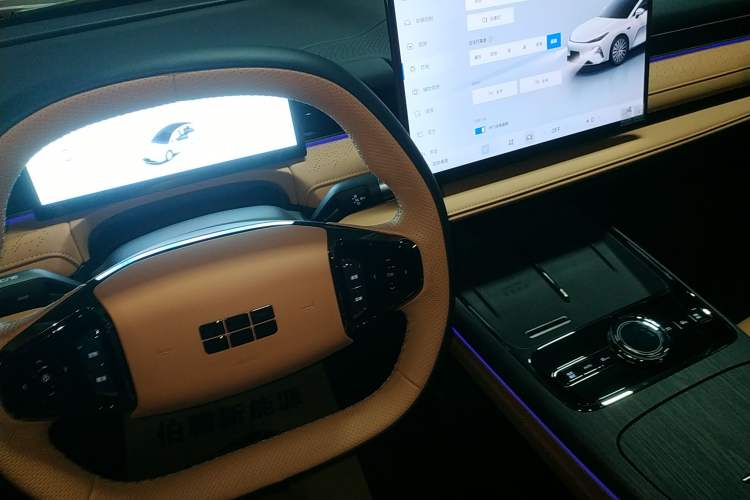 Used  Galaxy 8 2025 130km EM-P Exploration Edition
