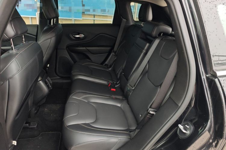 Used  Cherokee 2016 2.4L Superior Edition