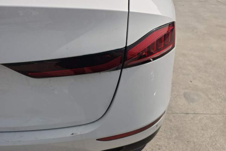 Used Roewe D7 2023 EV 610 km Range Rear-Drive Flagship Model
