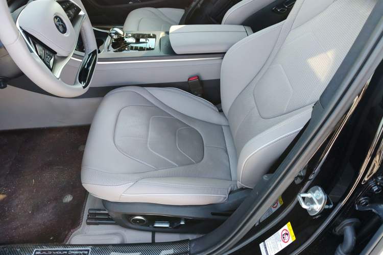 Used BYD Han 2024 EV Glory Edition 610 km All-Wheel Drive "Tian Shen Zhi Jia" Intelligent Driving Model