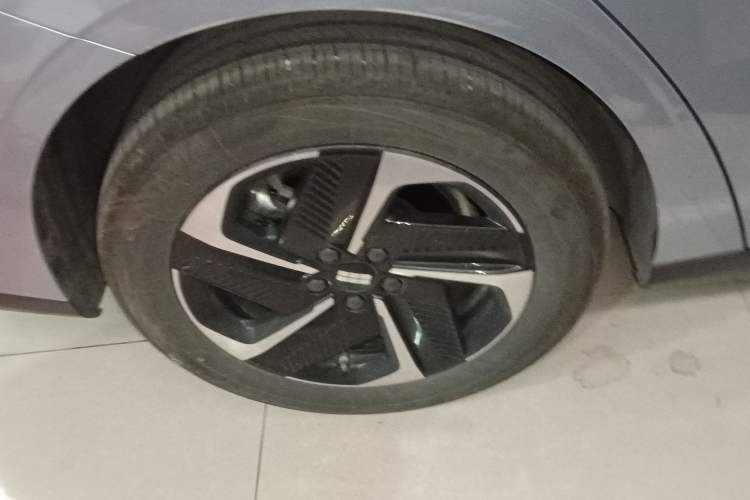 Used  L6 2025 EM-i 140km Starship Edition
