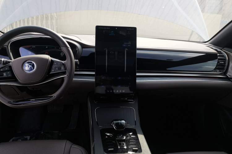 Used BYD Han 2023 DM-i Champion Edition 121KM Prestige Model
