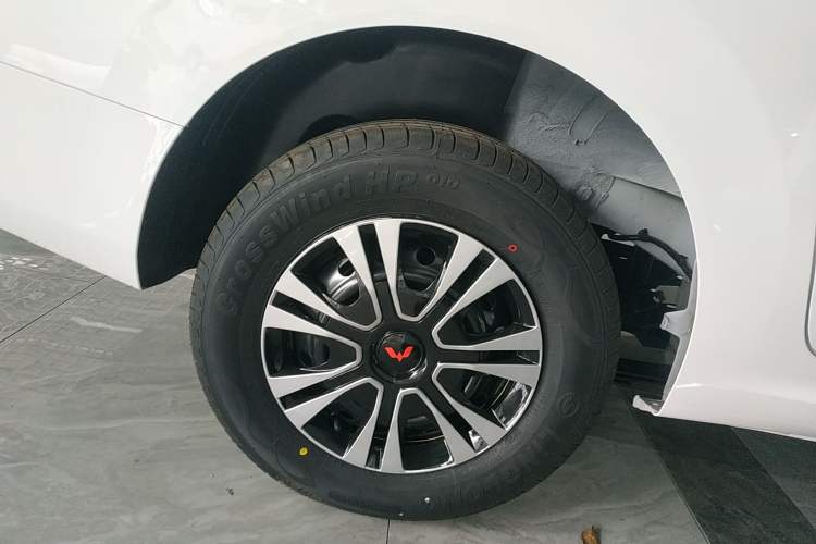 Used Wuling Hongguang New Energy 2024 All-Electric Model 300KM Practical Version
