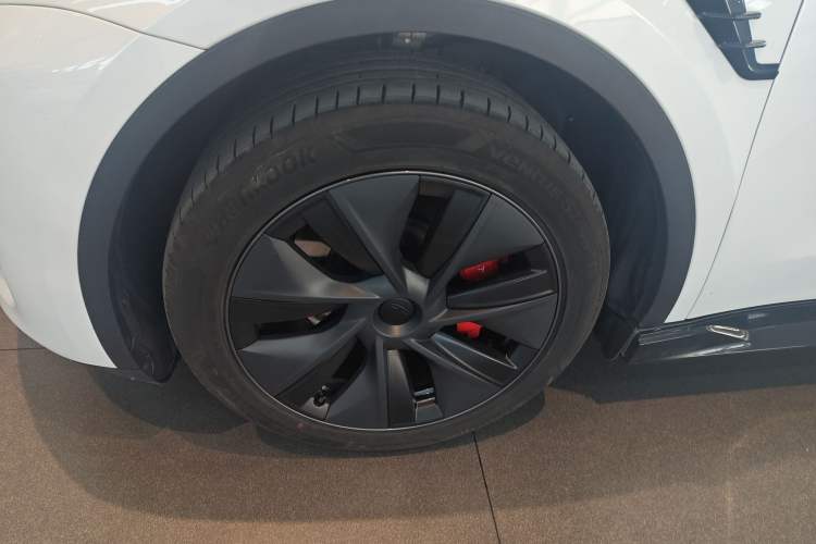 Used Tesla Model Y 2024 Long-Range All-Wheel-Drive Version