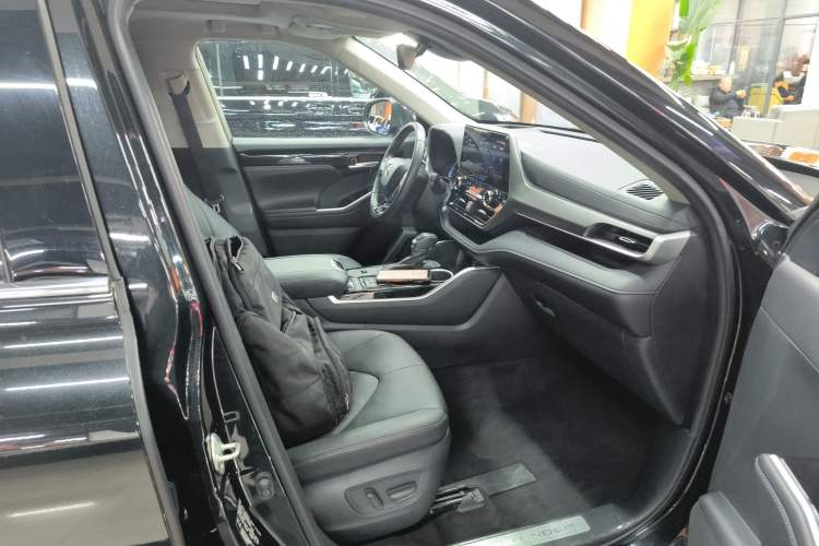 Used Toyota Highlander 2022 Dual-Engine 2.5L Four-Wheel Drive Prestige Version 7 Seats
