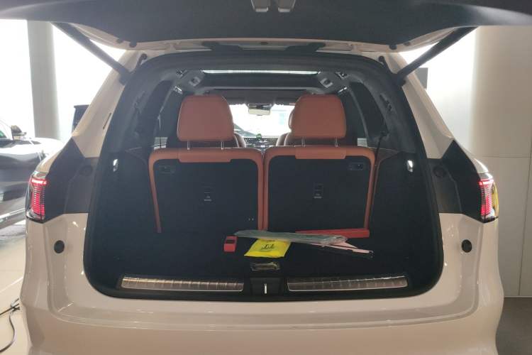 Used Hima AITO M8 2025 Extended-Range Max+ Version 53.4 kWh 6-Seater Edition
