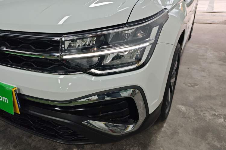 Used Volkswagen Tharu 2023 300TSI Two-Wheel-Drive Moonlight Edition
