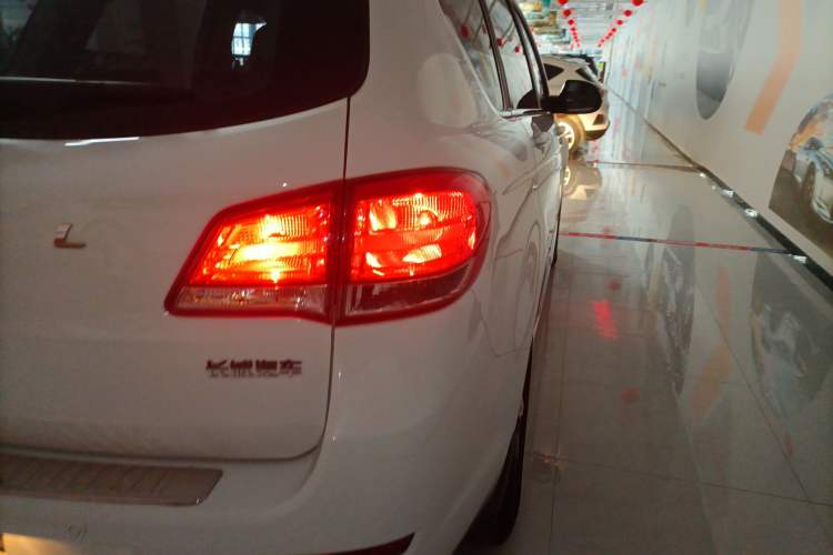 Used Haval H6 2015 Upgraded Model 1.5T Manual Two-Wheel Drive Elite Version
