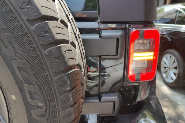 Used Beijing Auto BJ40 2019 PLUS 2.3T Automatic Four-Wheel Drive Premium Edition China VI
