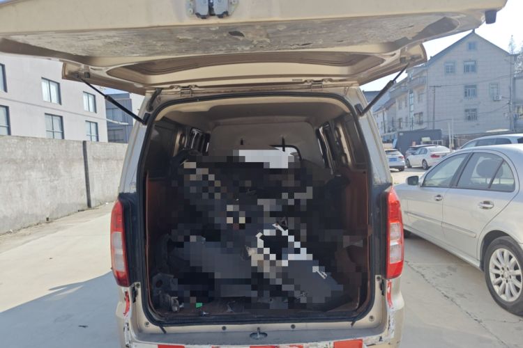 Used Wuling Hongguang V 2019 1.5L Jingqu Edition Sealed-Window Vehicle China VI LAR
