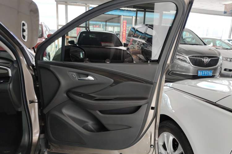 Used Buick Envision 2018 20T Two-Wheel-Drive Elite Model
