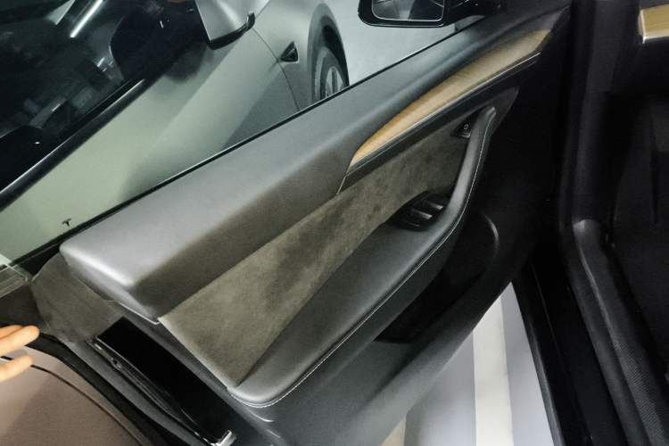 Used Tesla Model Y 2021 Long-Range All-Wheel-Drive Version
