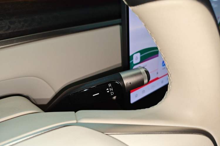 Used ONVO Luxeed L90 2025 Model—Ultra Six-Seater Version
