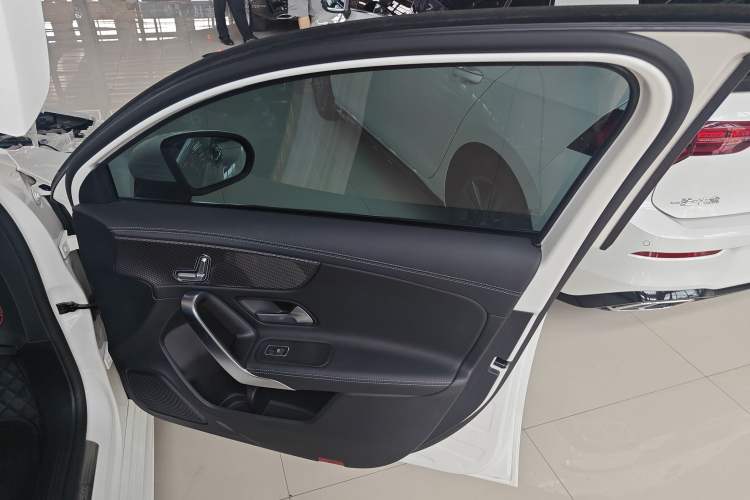 Used Mercedes-Benz A-Class 2022 Revised Version A 200 L Sport Sedan Fashionable Style
