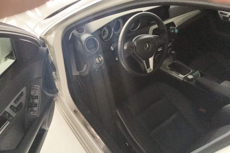 Used Mercedes-Benz C-Class 2011 C 200 Fashion Travel Edition