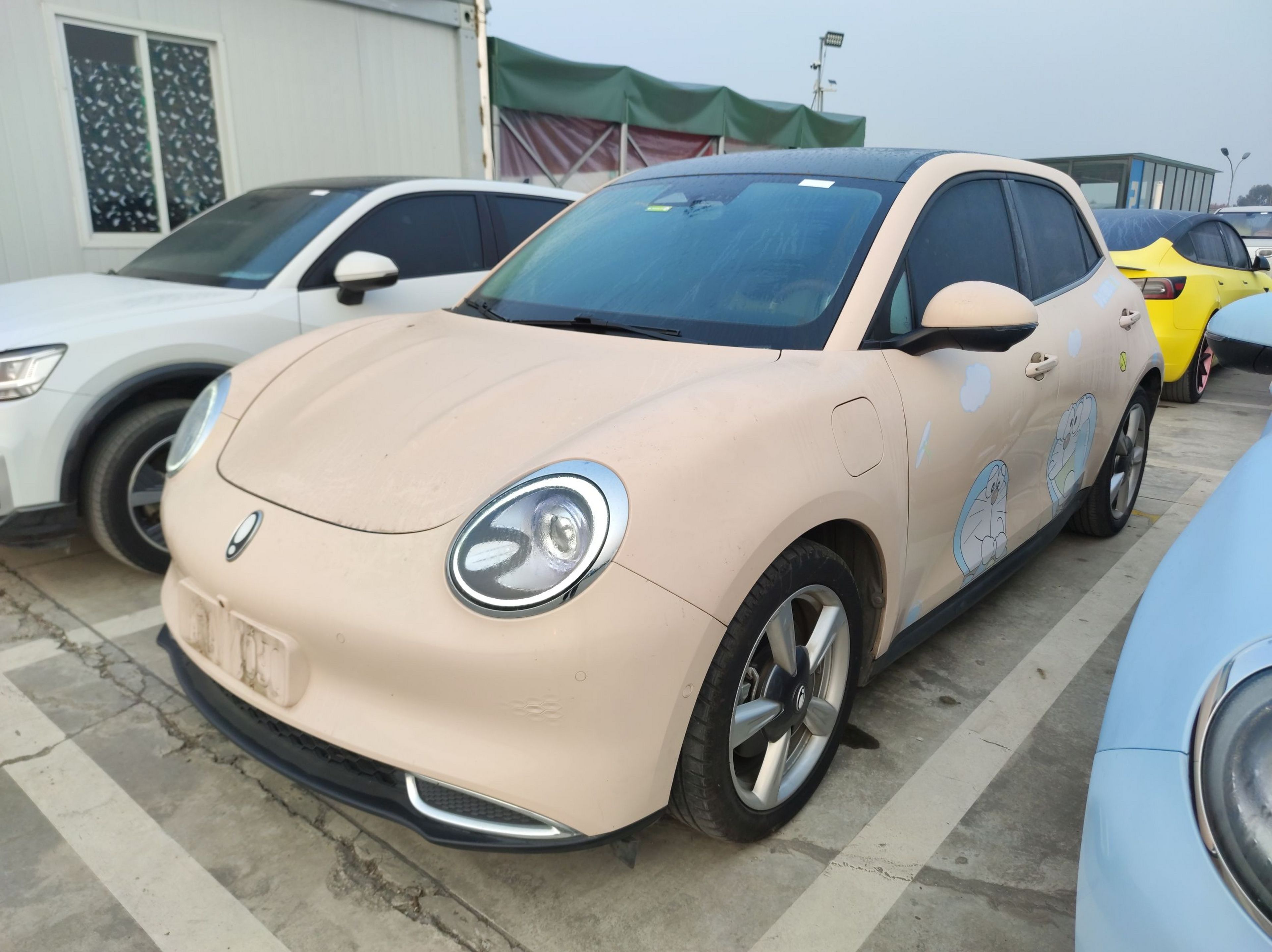 Под передней частью автомобиля