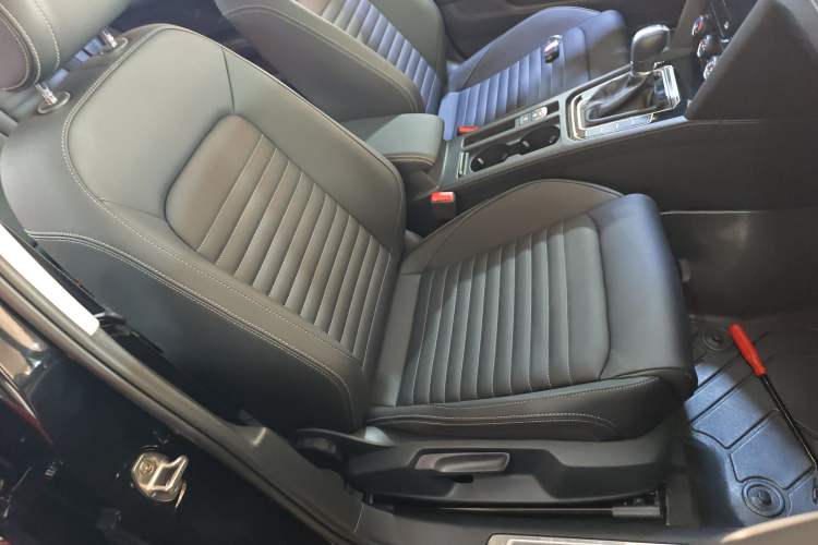 Used Volkswagen Magotan 2025 Zhongxiang Version 280TSI DSG Comfort Edition
