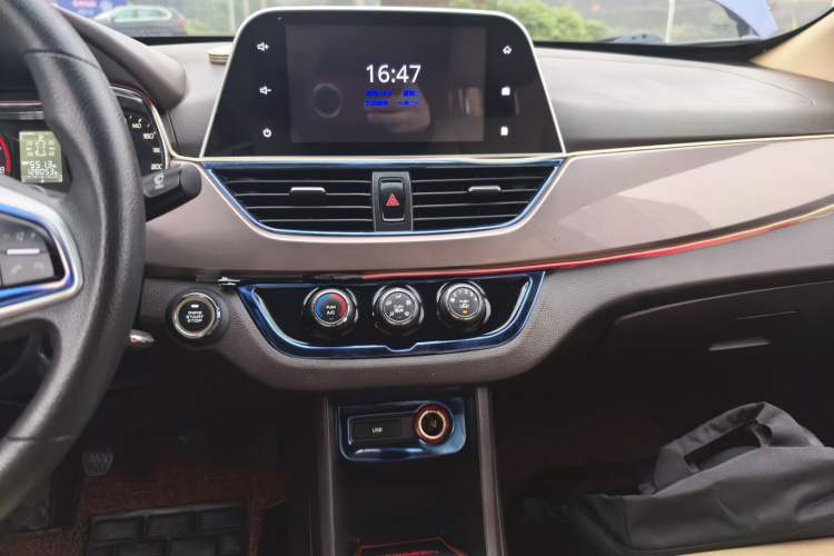 Used Baojun 310W 2017 1.5L Manual Fashion Model China V
