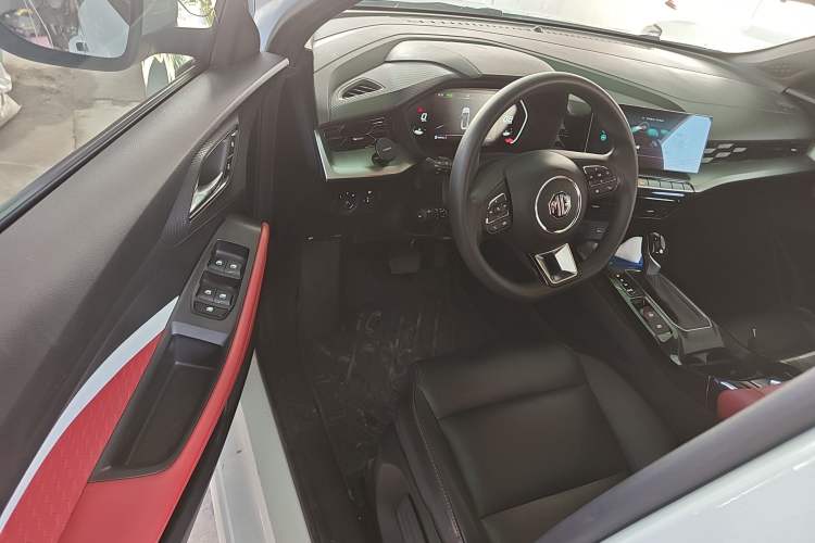 Used MG 5 2021 180 DVVT CVT Youth Luxury Edition
