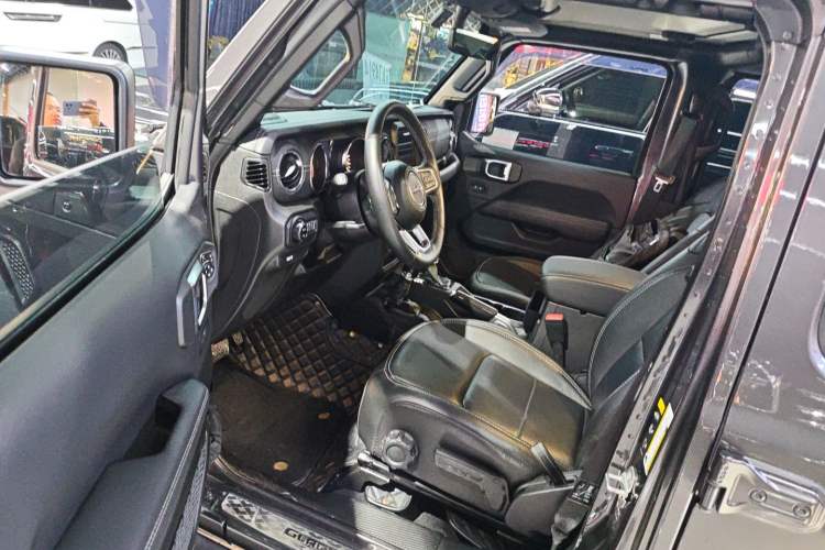 Used  Gladiator 2022 3.6L Pioneer Edition