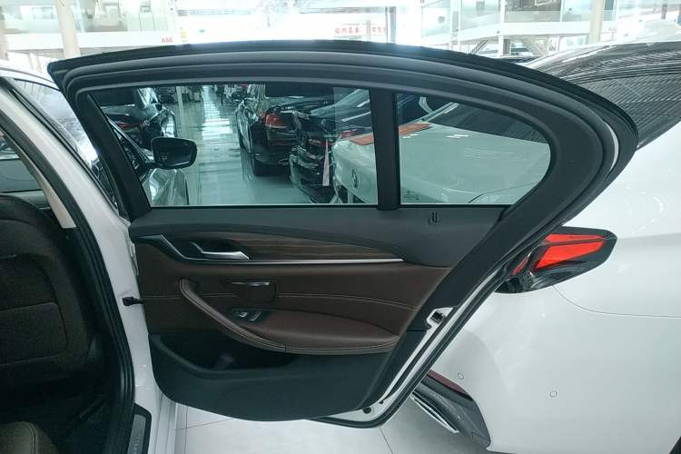 Used BMW 5 Series 2019 530Li Leading Model Luxury Package
