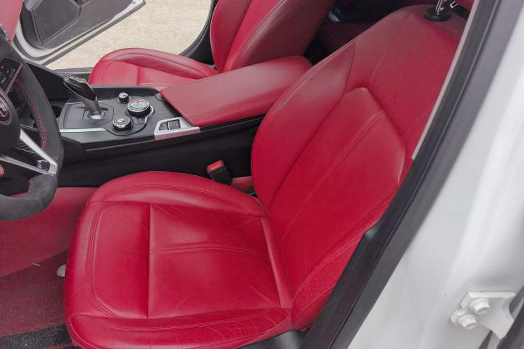 Used Alfa Romeo Giulia 2017 2.0T 200HP Luxury Edition