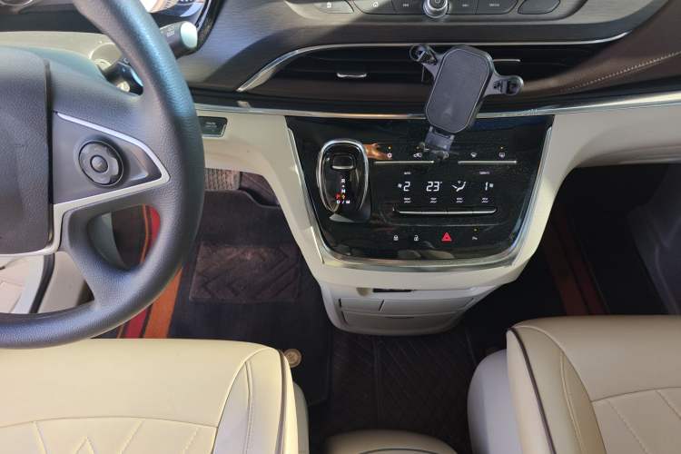 Used Buick GL8 2023 Land Executive Class Comfort Model
