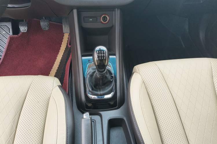 Used Baojun 310W 2017 1.5L Manual Fashion Model China V
