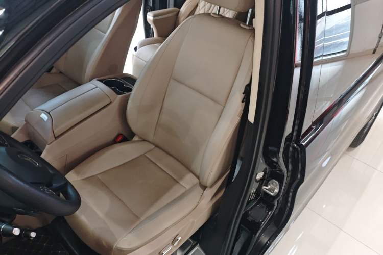 Used Mercedes-Benz Vito 2021 2.0T Elite Version 7 Seats
