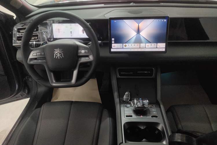 Used BYD Qin L 2025 DM-i Smart Drive 120KM Leading Model
