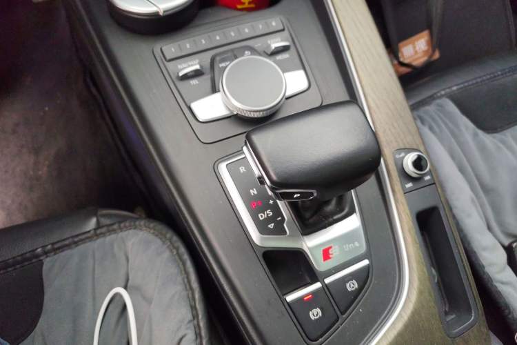 Used Audi A4L 2018 30th Anniversary Edition 40 TFSI Fashion Model
