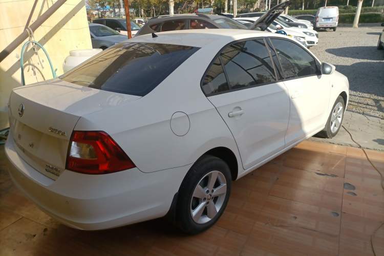 Used Skoda Rapid 2015 1.6L Automatic Smart Selection Model
