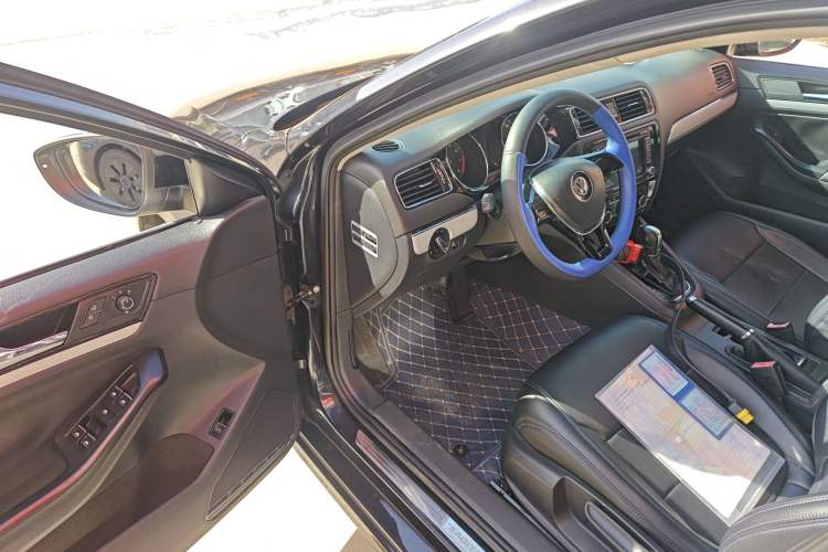 Used Volkswagen Sagitar 2015 1.6L Automatic Comfort Model
