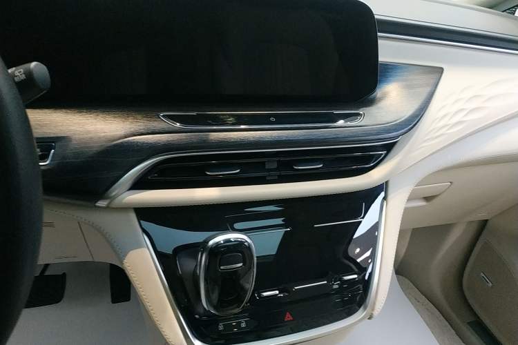 Used Buick GL8 2020 Avenir Avia Six-Seat Deluxe Edition
