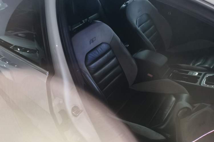 Used Volkswagen Golf 2017 280TSI Automatic R-Line Million-Vehicle Commemorative Edition
