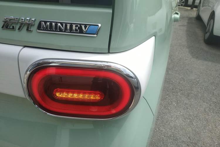 Used Wuling Hongguang MINIEV 2024 3rd Generation 215km Advanced Version
