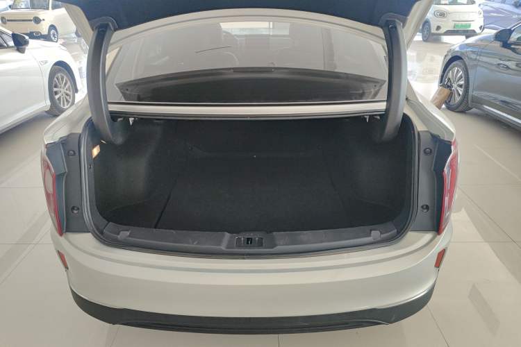 Used Hongqi E-QM5 2022 431 km Charge & Enjoy Edition