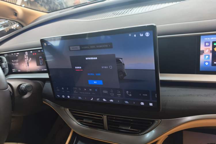 Used Denza D9 2025 DM-i Intelligent Drive 1020 Four-Wheel Drive Flagship Model