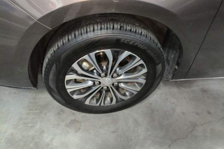 Used Buick GL8 2022 Land Cruiser Executive Class 652T Comfort Model
