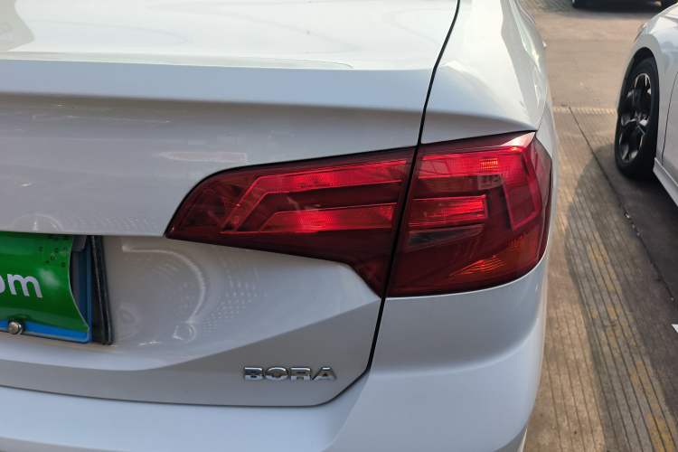 Used Volkswagen Bora 2016 1.6L manual Comfort trim level