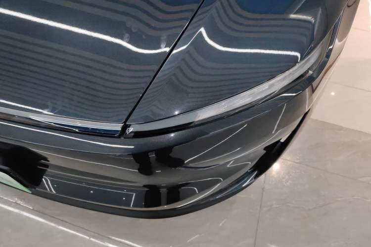 Used Tesla Model Y 2025 Long-Range All-Wheel-Drive Version