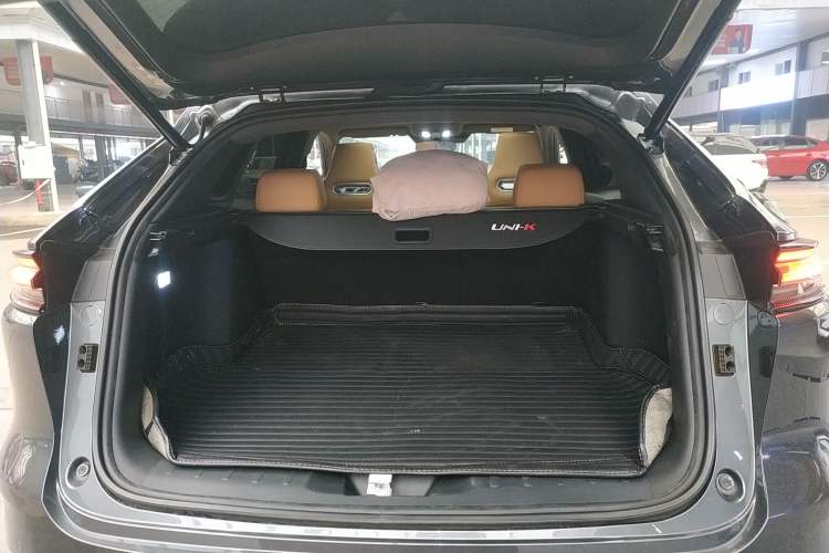 Used Changan UNI-K 2021 2.0T All-Wheel Drive Prestige Version
