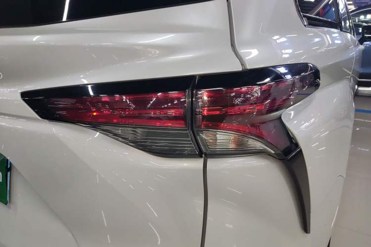 Used Toyota Sienna 2023 2.5L Hybrid Comfort Edition