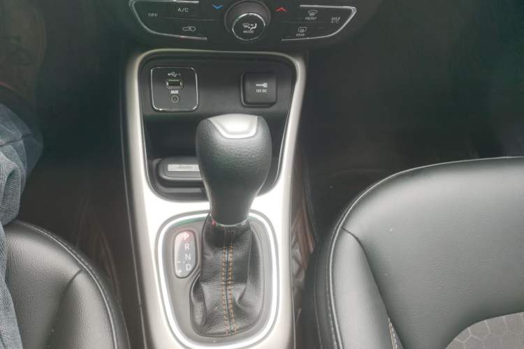 Used  Compass 2019 220T Automatic Enjoyment Version
