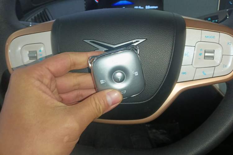 Used Cowin October 2025 Mate 410 km Surfing Edition
